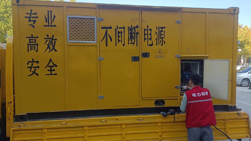 怀安柴油发电机组和UPS电源配合使用时，如何避免切换过程中的电力中断？